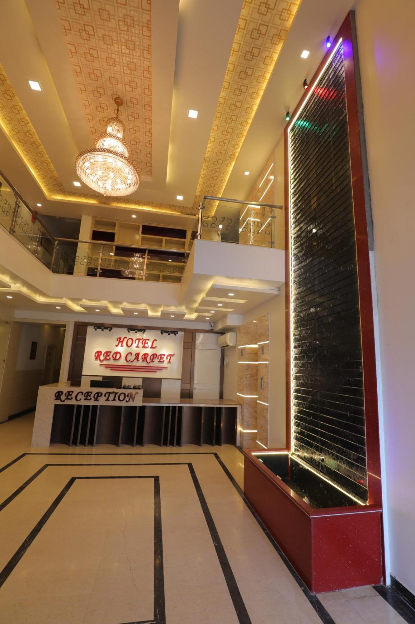 Hotel Red Carpet Tājganj 外观 照片