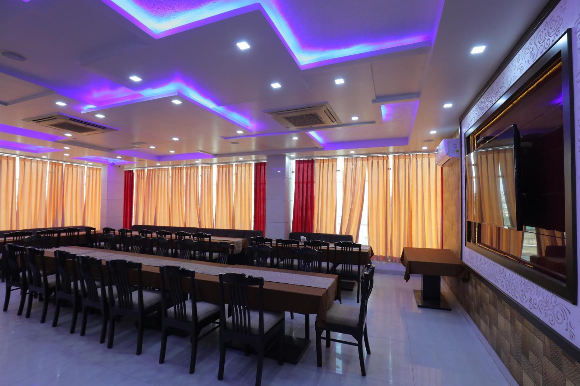 Hotel Red Carpet Tājganj 外观 照片