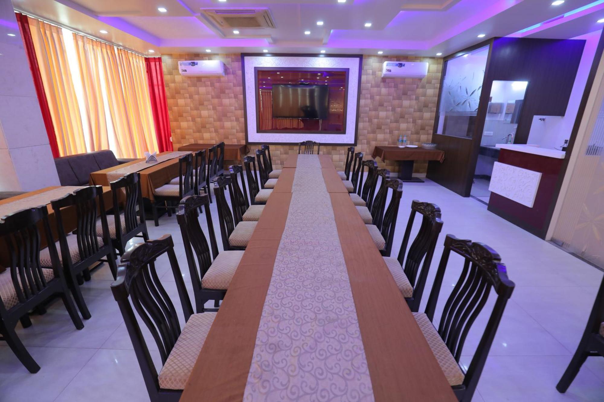 Hotel Red Carpet Tājganj 外观 照片